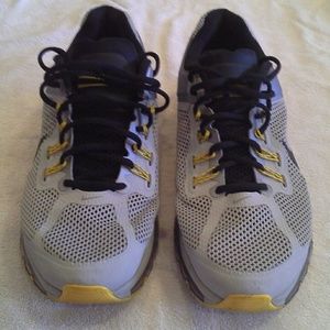 NIKE AIR MAX LIVESTRONG